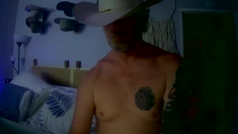 Snapshot of bananas318 chatting on 10/24/25, 02:30 bananas318 online show from 10/24/25, 02:30