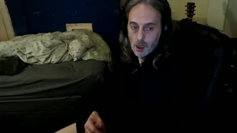 Snapshot of bangintoleather chatting on 03/22/26, 03:32 bangintoleather online show from 03/22/26, 03:32