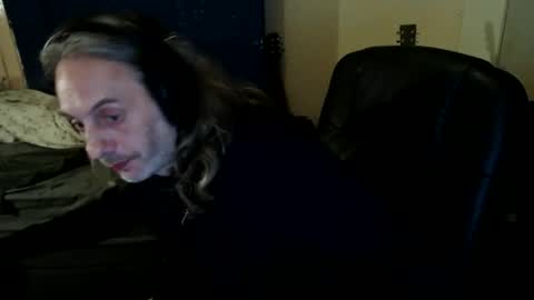 Snapshot of bangintoleather chatting on 04/16/26, 02:12 bangintoleather online show from 04/16/26, 02:12