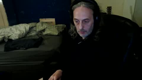 Snapshot of bangintoleather chatting on 04/18/26, 02:26 bangintoleather online show from 04/18/26, 02:26