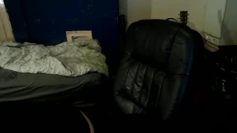 Snapshot of bangintoleather chatting on 04/20/26, 01:08 bangintoleather online show from 04/20/26, 01:08