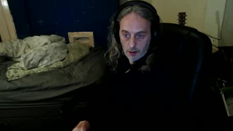 Snapshot of bangintoleather chatting on 05/15/26, 02:51 bangintoleather online show from 05/15/26, 02:51