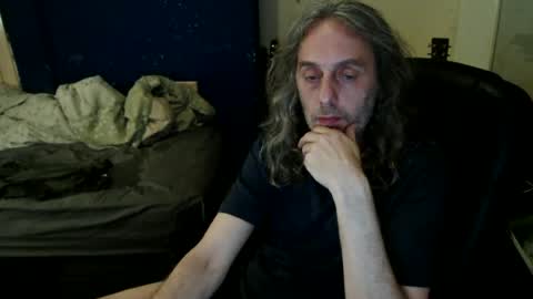 Snapshot of bangintoleather chatting on 06/19/26, 02:16 bangintoleather online show from 06/19/26, 02:16