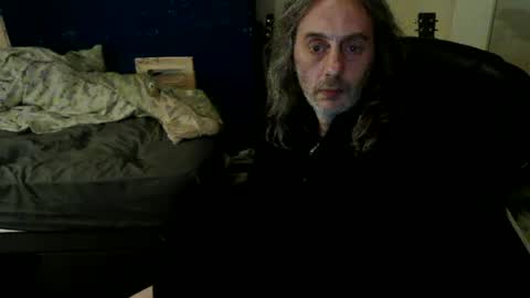Snapshot of bangintoleather chatting on 06/21/26, 02:03 bangintoleather online show from 06/21/26, 02:03