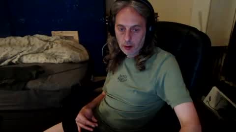 Snapshot of bangintoleather chatting on 07/23/26, 01:58 bangintoleather online show from 07/23/26, 01:58