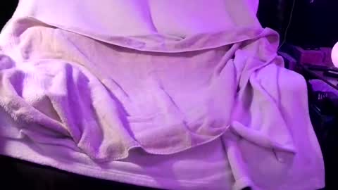 Snapshot of banjoey48 chatting on 09/29/25, 02:49 BANJOEY online show from 09/29/25, 02:49