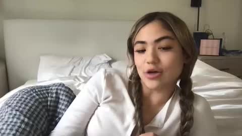 Elle online show from 11/26/25, 08:43