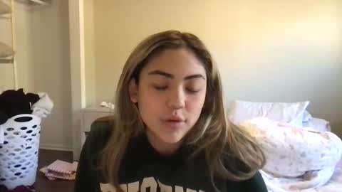 Elle online show from 12/04/25, 10:07