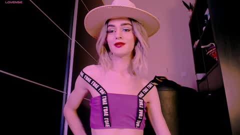 Snapshot of barbara_6_6_6 chatting on 12/17/24, 12:00 Barbara Blossom online show from 12/17/24, 12:00