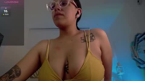 Snapshot of barbara_muller chatting on 10/15/25, 01:33 barbara_muller online show from 10/15/25, 01:33