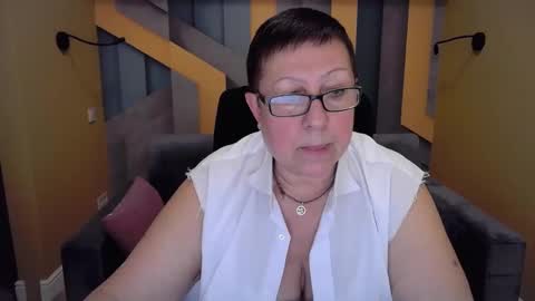 Snapshot of barbaraturners chatting on 12/16/24, 01:53 barbaraturners online show from 12/16/24, 01:53