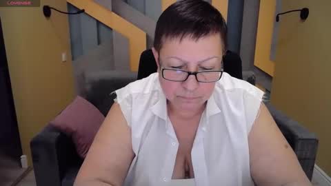 Snapshot of barbaraturners chatting on 12/27/24, 02:04 barbaraturners online show from 12/27/24, 02:04