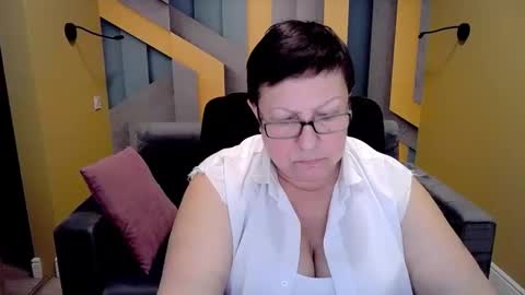 Snapshot of barbaraturners chatting on 02/12/25, 10:15 barbaraturners online show from 02/12/25, 10:15