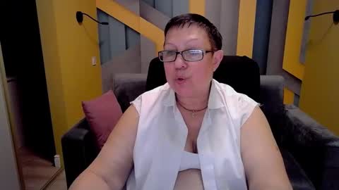 Snapshot of barbaraturners chatting on 03/10/25, 12:51 barbaraturners online show from 03/10/25, 12:51