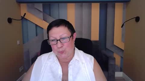 Snapshot of barbaraturners chatting on 10/15/25, 07:36 barbaraturners online show from 10/15/25, 07:36