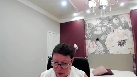 Snapshot of barbaraturners chatting on 10/19/25, 11:44 barbaraturners online show from 10/19/25, 11:44