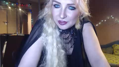 Snapshot of barbarissssska chatting on 03/25/26, 11:44 Victoria online show from 03/25/26, 11:44