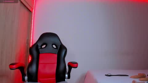 Snapshot of barbie_ebony_ chatting on 11/03/25, 04:03 Nicolle online show from 11/03/25, 04:03