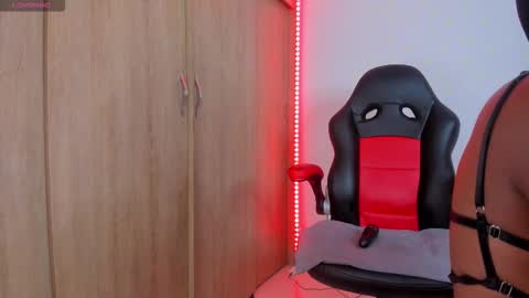 Snapshot of barbie_ebony_ chatting on 11/10/25, 04:00 Nicolle online show from 11/10/25, 04:00