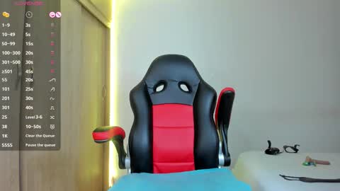 Snapshot of barbie_ebony_ chatting on 12/22/25, 05:04 Nicolle online show from 12/22/25, 05:04