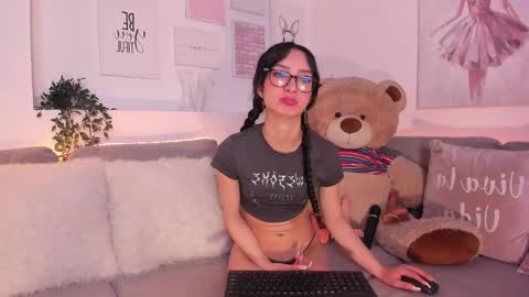 Snapshot of barbie_ev chatting on 02/25/25, 05:08 Barbara online show from 02/25/25, 05:08
