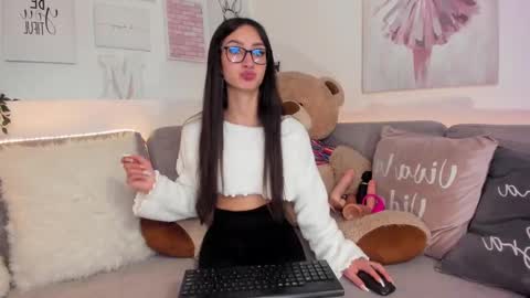 Snapshot of barbie_ev chatting on 02/28/25, 05:04 Barbara online show from 02/28/25, 05:04