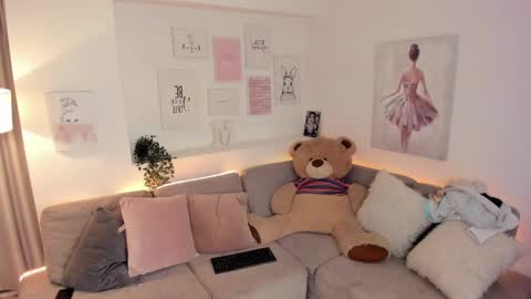 Snapshot of barbie_ev chatting on 03/05/25, 10:33 Barbara online show from 03/05/25, 10:33