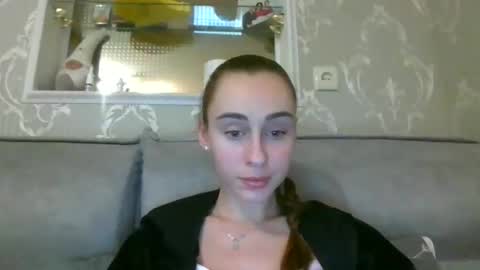 Snapshot of barbie_giirls_ chatting on 03/08/25, 04:06 Kate online show from 03/08/25, 04:06