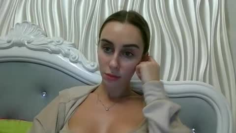 Snapshot of barbie_giirls_ chatting on 11/22/25, 08:30 Kate online show from 11/22/25, 08:30