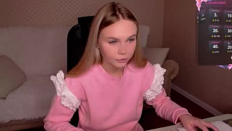 Lilli 3 online show from 10/24/25, 04:31