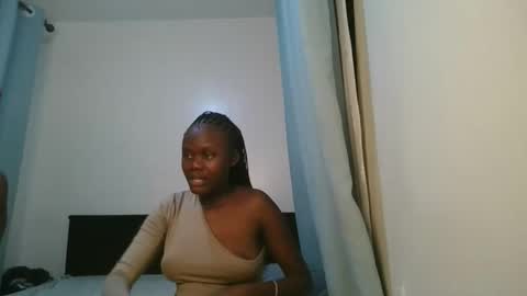 queen online show from 03/08/26, 02:04