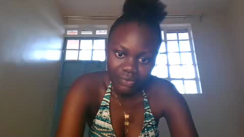 Snapshot of barbie_queen2 chatting on 06/07/26, 12:31 queen online show from 06/07/26, 12:31