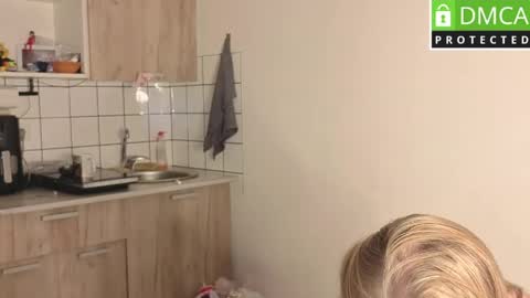 Snapshot of barbie_staze chatting on 04/25/26, 08:06 Barbie Staze online show from 04/25/26, 08:06