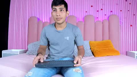 Snapshot of barbieandandru chatting on 10/18/25, 09:04 barbieandandru online show from 10/18/25, 09:04