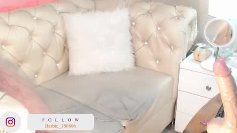 Snapshot of barbiefox_ chatting on 01/31/25, 11:03 barbiefox_ online show from 01/31/25, 11:03