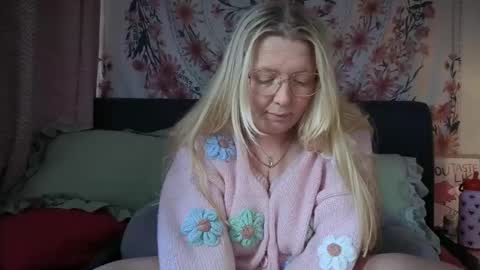 Snapshot of barbiegirl966 chatting on 04/14/26, 09:37 barbiegirl966 online show from 04/14/26, 09:37