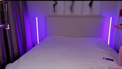 Snapshot of barbielina_ chatting on 03/15/26, 09:43 Emma online show from 03/15/26, 09:43