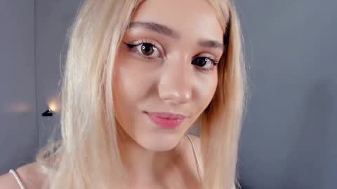 Snapshot of barbimia chatting on 04/05/26, 04:37 Mia online show from 04/05/26, 04:37