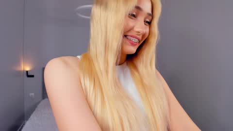 Snapshot of barbimia chatting on 05/10/26, 03:39 Mia online show from 05/10/26, 03:39
