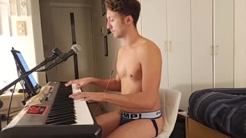 Snapshot of barebritpianist chatting on 10/16/25, 03:24 BareBritPianist online show from 10/16/25, 03:24