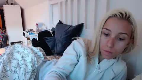 Lena online show from 09/23/25, 09:34