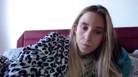 Snapshot of barelylegalblondy chatting on 03/12/26, 01:06 Lena online show from 03/12/26, 01:06