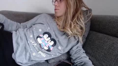 Snapshot of barelylegalblondy chatting on 04/03/26, 07:28 Lena online show from 04/03/26, 07:28