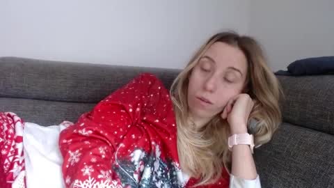 Snapshot of barelylegalblondy chatting on 04/04/26, 07:28 Lena online show from 04/04/26, 07:28