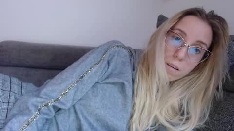 Snapshot of barelylegalblondy chatting on 04/20/26, 05:37 Lena online show from 04/20/26, 05:37