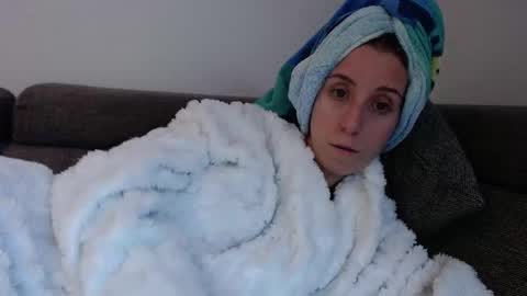 Snapshot of barelylegalblondy chatting on 04/23/26, 05:15 Lena online show from 04/23/26, 05:15