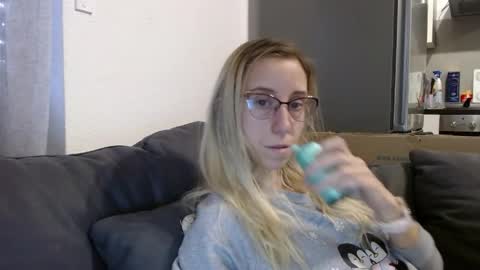 Snapshot of barelylegalblondy chatting on 05/14/26, 07:15 Lena online show from 05/14/26, 07:15