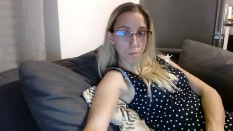 Snapshot of barelylegalblondy chatting on 05/28/26, 06:05 Lena online show from 05/28/26, 06:05