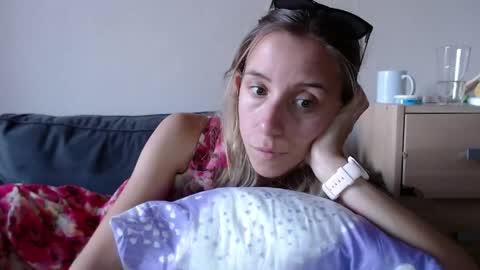 Snapshot of barelylegalblondy chatting on 06/08/26, 06:08 Lena online show from 06/08/26, 06:08