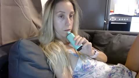 Snapshot of barelylegalblondy chatting on 06/29/26, 05:02 Lena online show from 06/29/26, 05:02